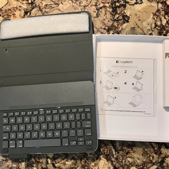 Logitech Ultrathin Keyboard Folio - Picture 2 of 5